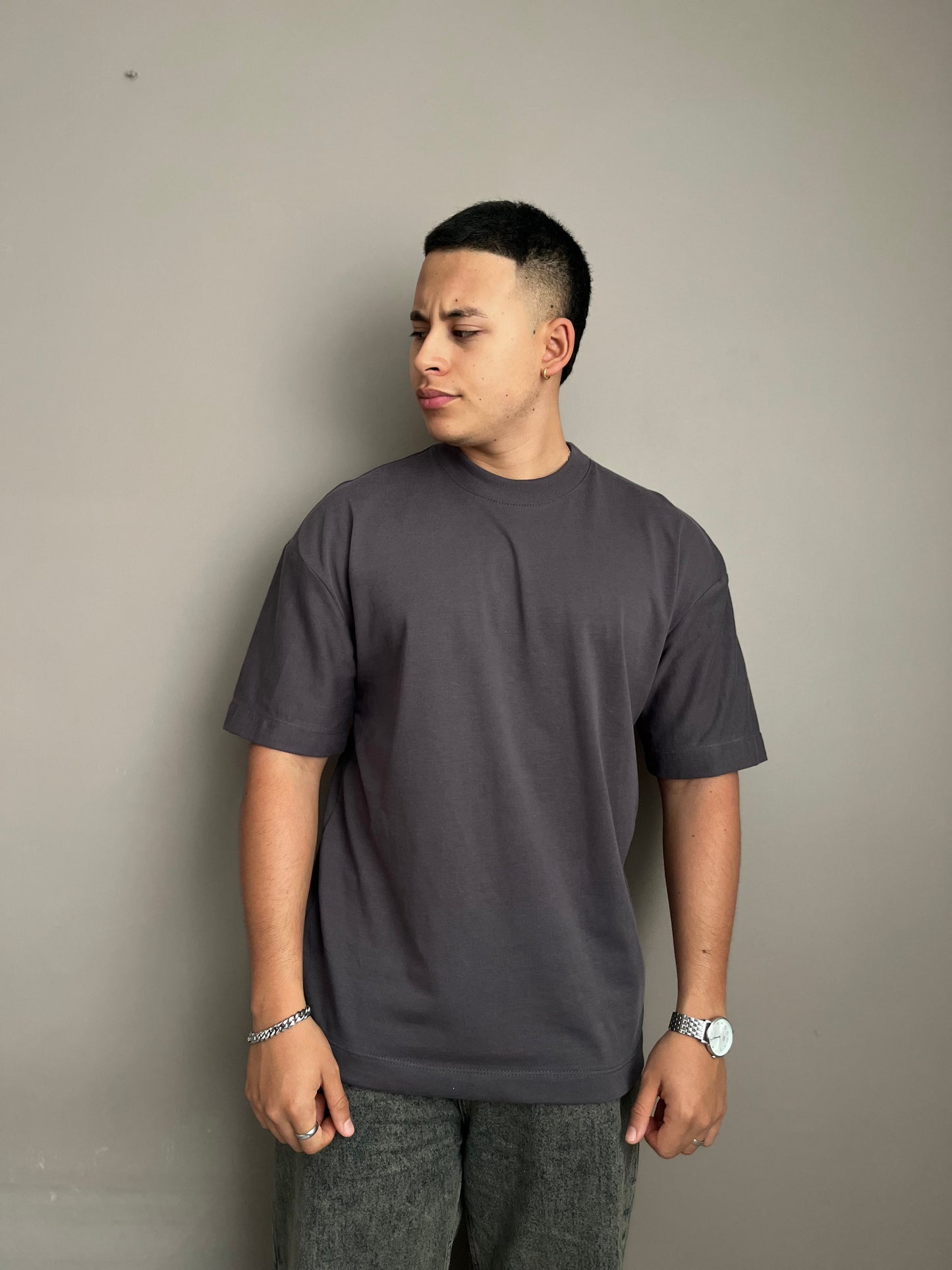 BASIC GRIS PLOMO OVERSIZE